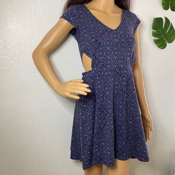 Hollister Dresses & Skirts - Hollister a-line side holes dress